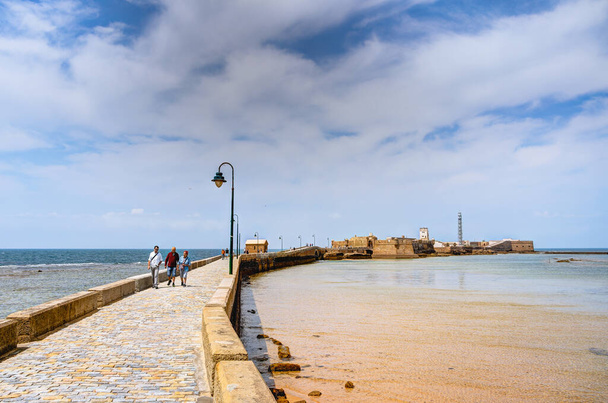 Cádiz, Španělsko - 1. června 2023: Historické centrum města za slunečného počasí, HDR Image - Fotografie, Obrázek