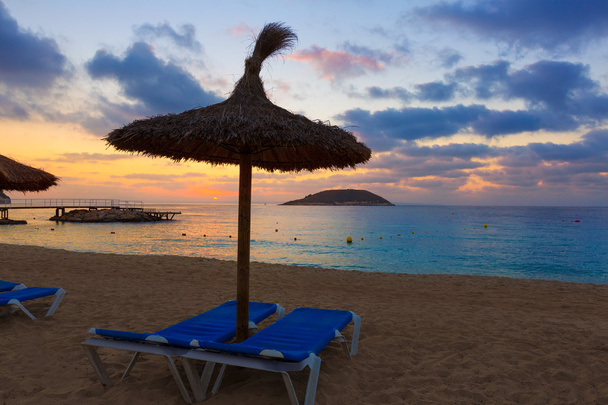 マガルフ パルマノヴァ ビーチでマヨルカ島の日の出 - 写真・画像