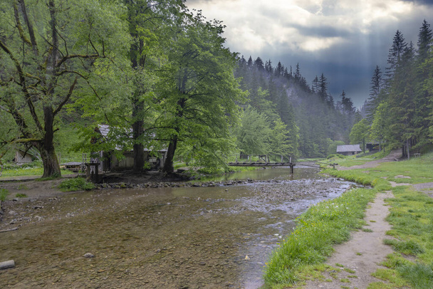 Oblazy watermolens in de buurt van Kvacany, Kvacianska vallei, Slowakije - Foto, afbeelding