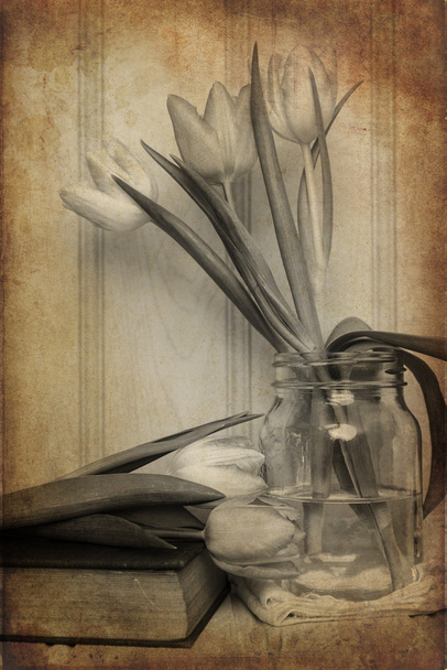 Bodegón imagen de flores de primavera con textura vintage filtro e
 - Foto, imagen