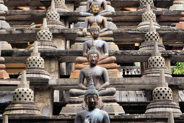 仏・ コロンボ スリランカの仏舎利塔 - 写真・画像