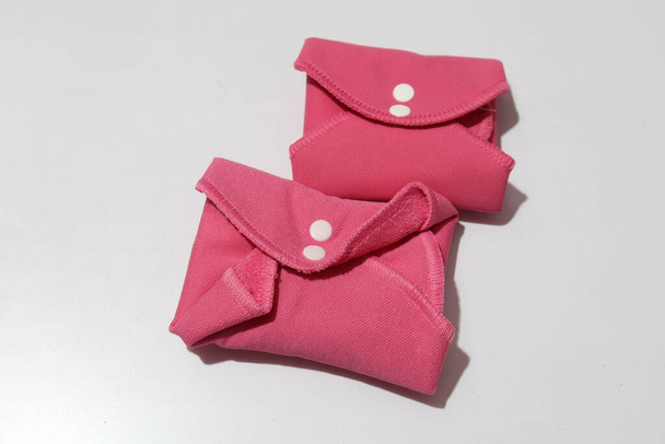 Kilátás rózsaszín összecsukható táskák fehér - Fotó, kép