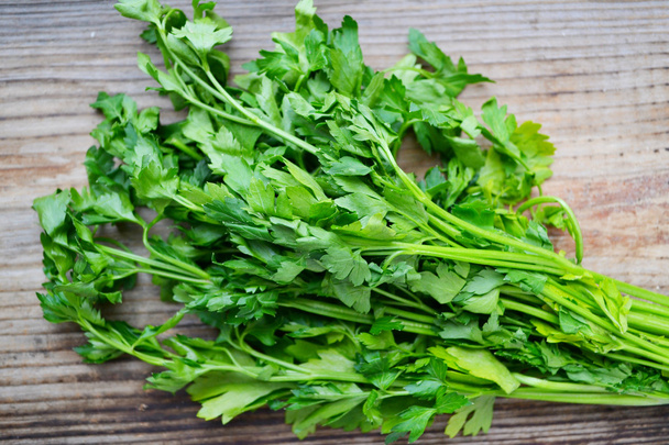Bunch of fresh green parsley on wooden table - Foto, imagen