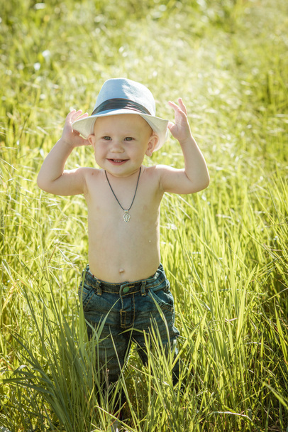 little boy on the lawn, a child for a walk outdoors - Foto, imagen