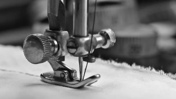 Máquina de coser
 - Metraje, vídeo