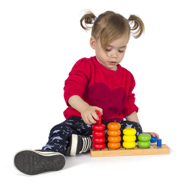 Bébé fille jouer avec anneaux jouet
 - Photo, image