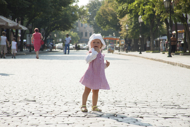 The upset child in the street - Fotografie, Obrázek