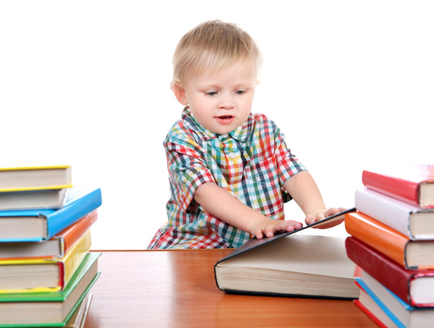 Niño con los libros
 - Foto, Imagen