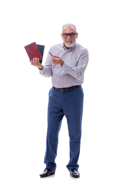 Старий чоловічий бос тримає книги ізольовані на білому - Фото, зображення