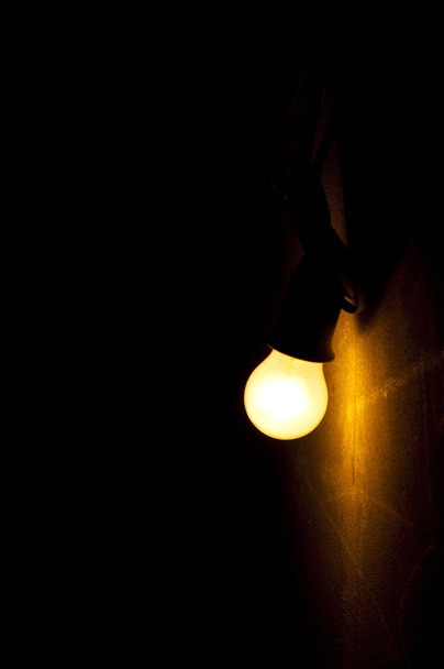 lampa na czarnym tle - Zdjęcie, obraz