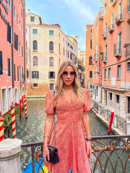  Venedik manzarası, İtalya 'da tatil kavramı. Yolculuk için yeni yerler. Yolculuk için fikirler. Avrupa, İtalya, Venedik, 1 Eylül: İllüstrasyon Editörü - Fotoğraf, Görsel