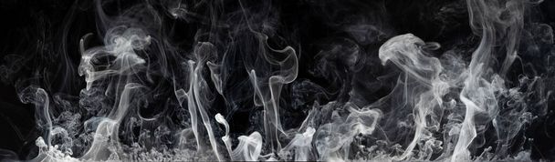Абстрактный дым на тёмном фоне . - Фото, изображение