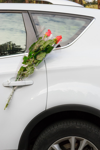 Цветы и автомобиль
  - Фото, изображение