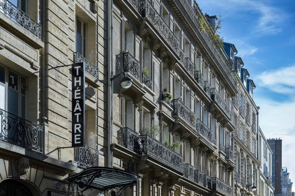 Paříž, krásná budova rue du Rocher, v 8e arrondissement, luxusní čtvrti - Fotografie, Obrázek