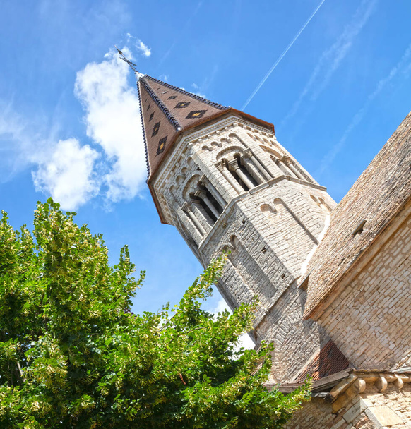 Pequeña iglesia católica rural en Borgoña, Francia - Foto, imagen