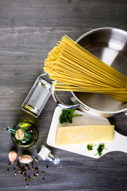 Pasta with garlic herbs and Parmesan cheese - Foto, Imagem