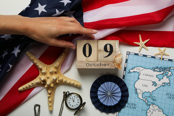 コロンブスデー。 地図とカレンダーを持つアメリカの国旗 - 写真・画像