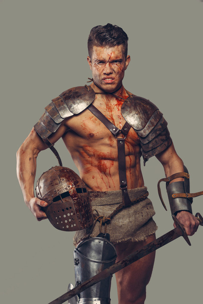 Gladiatore con corpo muscolare
 - Foto, immagini