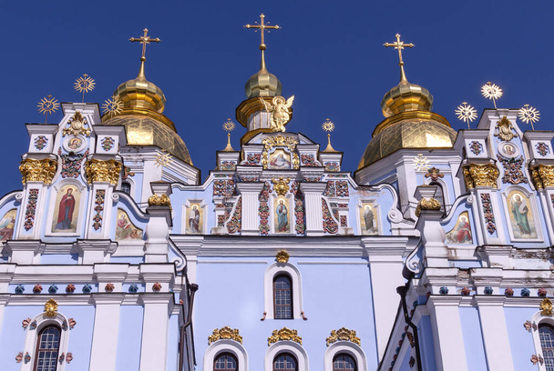 ウクライナの聖ミカエルのゴールデンダム修道院. 宗教と礼拝の場所 - 写真・画像