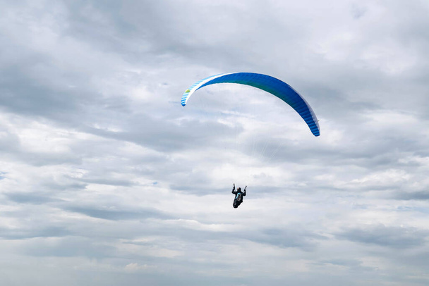 Schwangau, Germany - August 12, 2023: Paragliding over Neuschwanstein Castle in Germany - Photo, Image