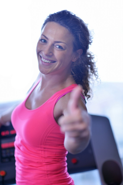 Woman exercising on treadmill in gym - Foto, imagen