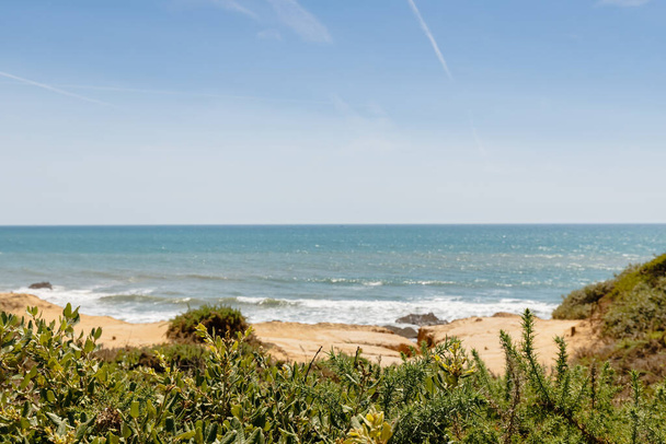 widok na plażę La Mine w Jard sur Mer, Francja w letni dzień, Vendee, Francja - Zdjęcie, obraz