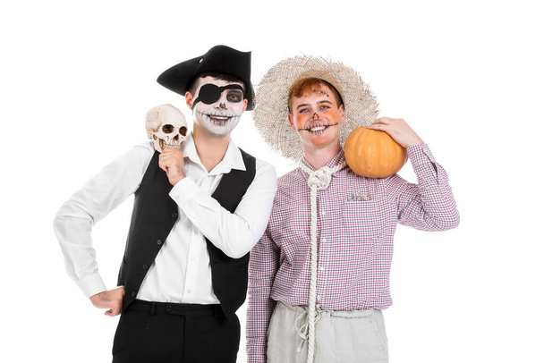 Jovens em trajes para festa de Halloween em fundo branco - Foto, Imagem