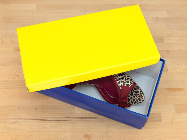 Caja de zapatos
 - Foto, imagen
