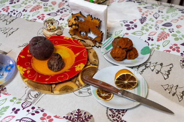 Opuštěné sušené ovoce na stole - Fotografie, Obrázek