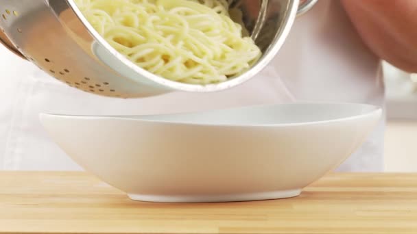 Espaguetis en un tazón
 - Metraje, vídeo