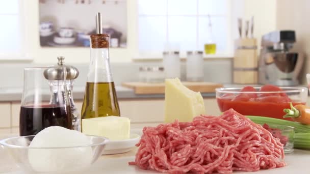 Lasagne składników na stole - Materiał filmowy, wideo