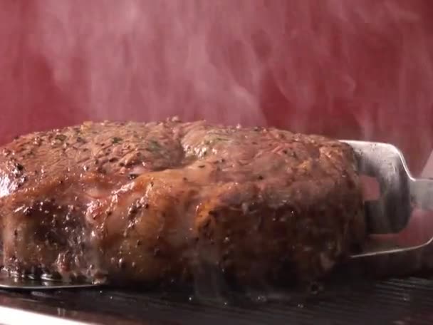 Peper steak op grill - Video