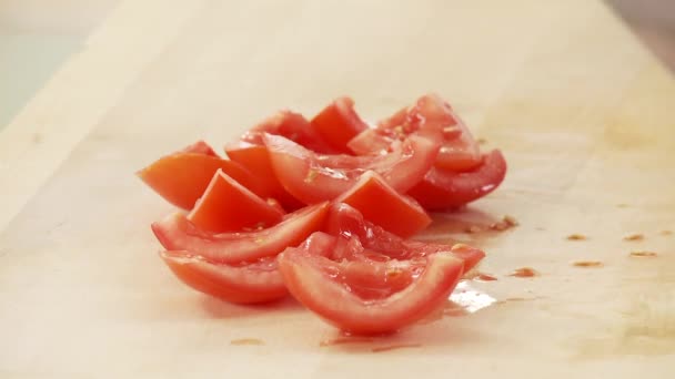 Chef rebanando tomates
 - Metraje, vídeo
