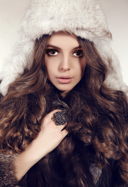 Woman with dark hair in fur hat - Фото, зображення