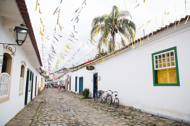 Білий вулиці в місті Paraty - Фото, зображення