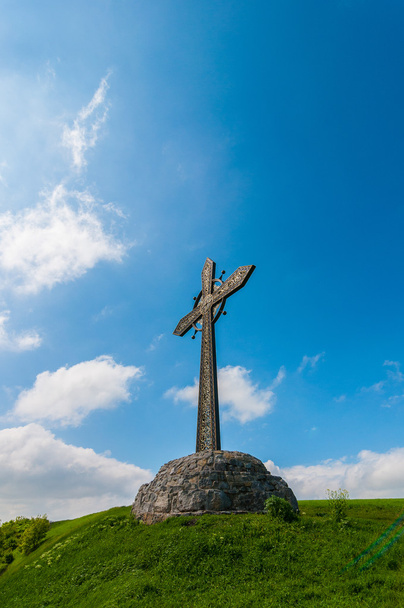 Kreuz auf dem Berg. Ostern, Frühling - Foto, Bild