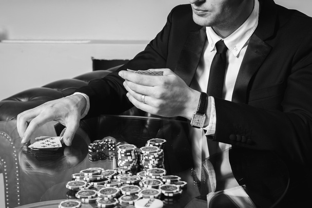 Graczem w pokera w kasynie - Zdjęcie, obraz