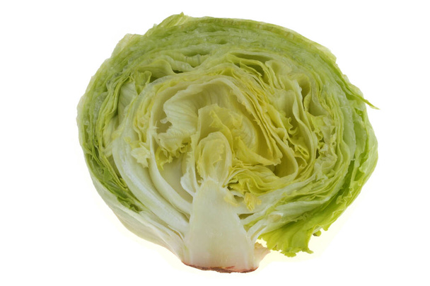 Полуайсберг салат крупным планом на белом фоне - Фото, изображение