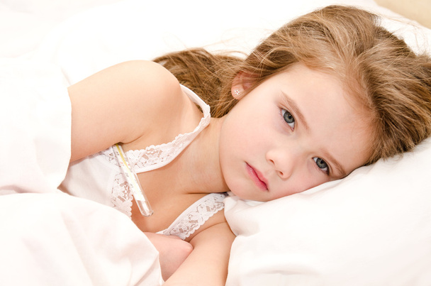 Sick little girl lying in the bed  - 写真・画像