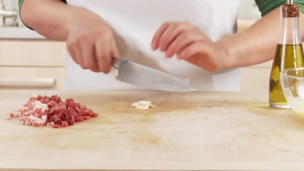 Είναι ψιλοκομμένο σκόρδο - Πλάνα, βίντεο
