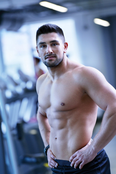 Handsome man at the gym - Фото, изображение