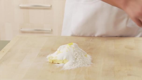 バターと小麦粉を混ぜてレモン - 映像、動画