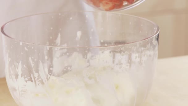 Strawberries being added to cream - Кадры, видео