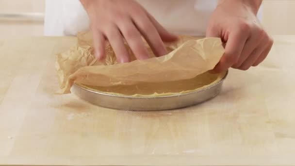 Base de tarte à croûte courte
 - Séquence, vidéo