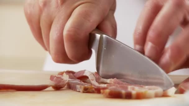 Bacon tagliato a dadini
 - Filmati, video
