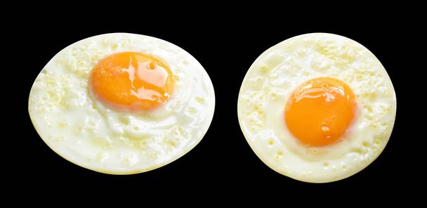 Smažené vejce izolované s výstřižkovou cestou, žádný stín na černém pozadí, kuřecí vejce - Fotografie, Obrázek
