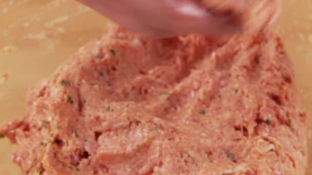 Μπιφτέκια που διαμορφώνονται από κρέας - Πλάνα, βίντεο