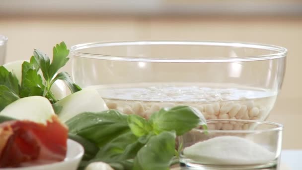 Ingredientes para minestrona en la mesa
 - Imágenes, Vídeo