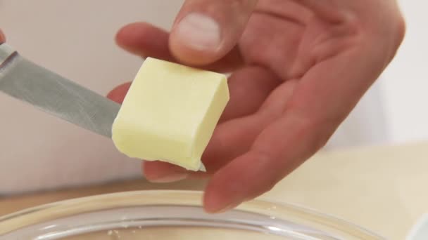 Butter piecesaround the dough - Záběry, video