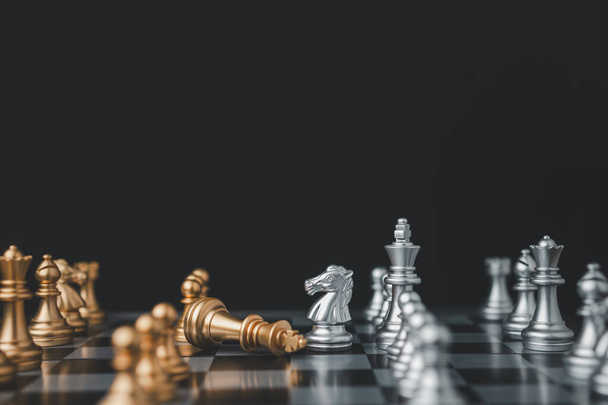 Düşünce, rekabet ve strateji için satranç tahtası oyunu - Fotoğraf, Görsel